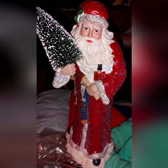 Santa with kids ceramic figures Christmas se VALUE $59.99t - Picture 2 of 8